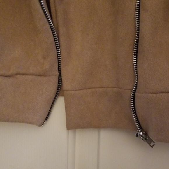 Suede Cropped Office Blazer - Picture 4 of 6